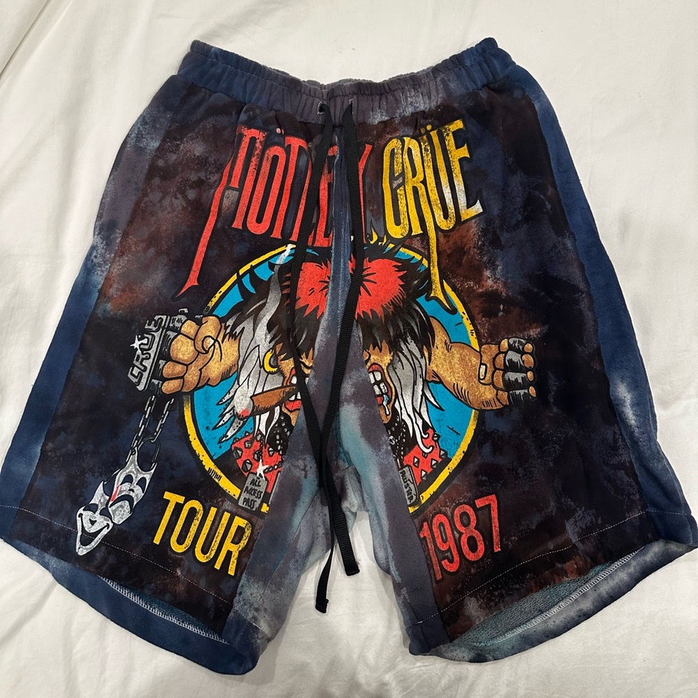 NWOT LMNS CUSTOM MOTLEY CRUE SHORT